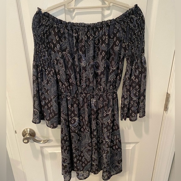 Mini Dress- Off the shoulder - Picture 7 of 8